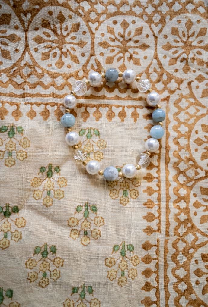 MISTY BLUE QUARTZ AND CLEAR STONE BRACELET